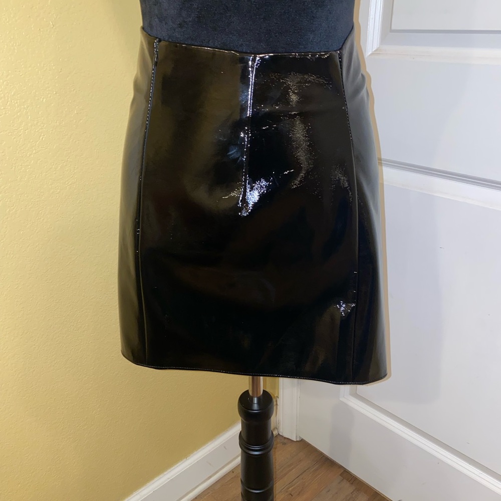 Black leather mini skirt. Size: S. Brand: Zara